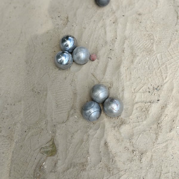 Pétanque au bord de l’eau