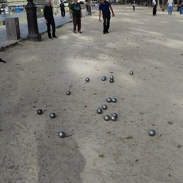 Pétanque au bord de l’eau