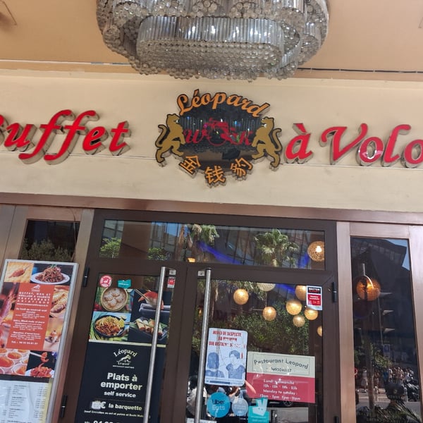 🍱 Buffet à volonté aux Léopards face à la gare