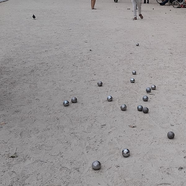 Pétanque au bord de l’eau