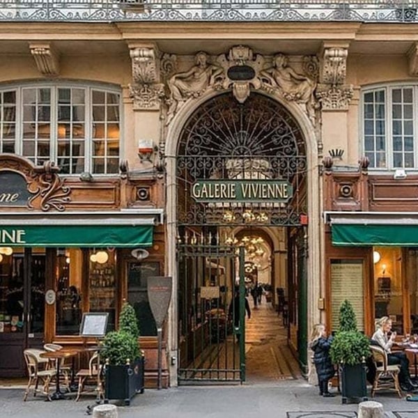 Du Palais Royal aux Verrieres des Passages Couverts