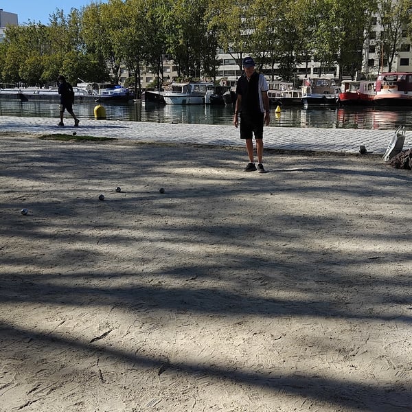 Pétanque au bord de l’eau