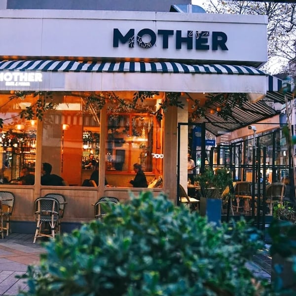 Prendre un verre au Mother à Boulogne