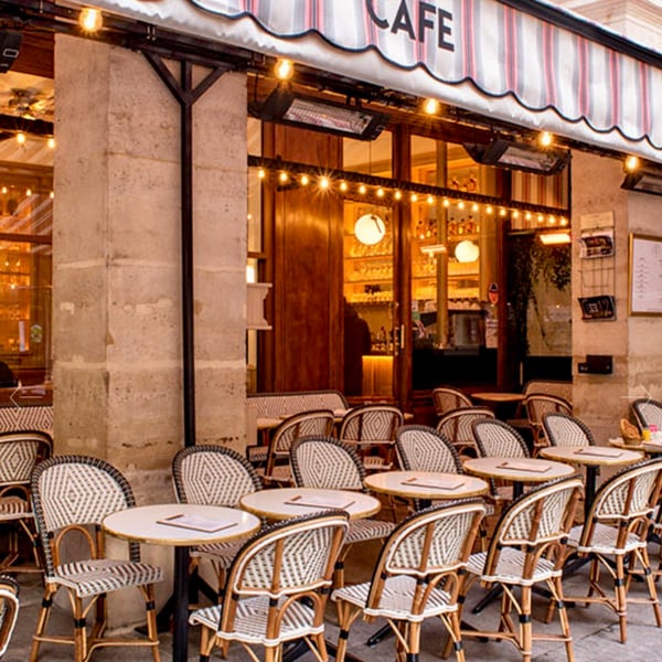 Déjeuner en terrasse ou à l’intérieur climatisé au Bistrot Saint Dominique