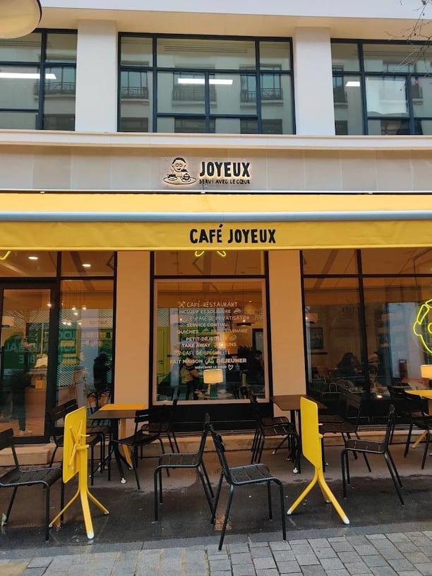 Café au Café Joyeux Paris 8