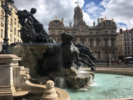 Visite insolite à la Croix-Rousse : personnages d'époque et découvertes