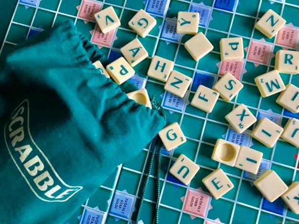 Jouons au scrabble ensemble