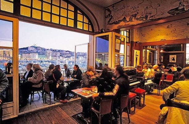 Soirée jazz et cocktails à la Caravelle