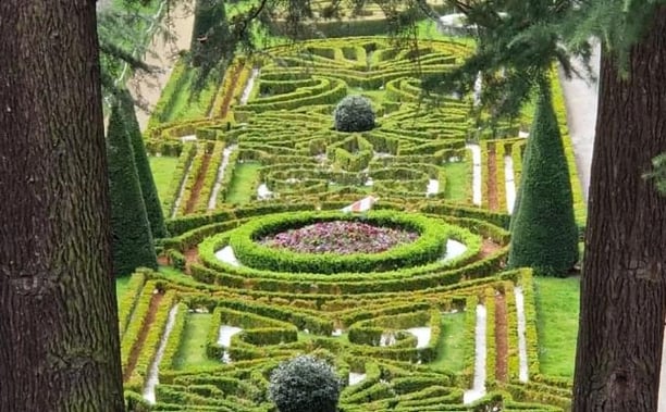 Le château vu d'en bas : ouverture inédite des jardins