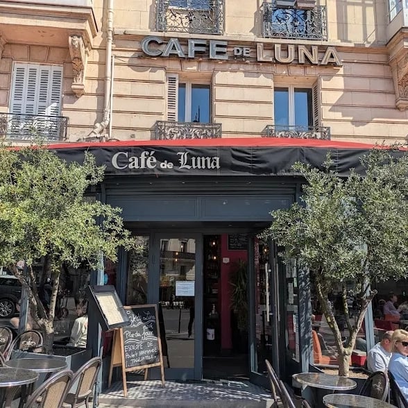 Au Café de Luna