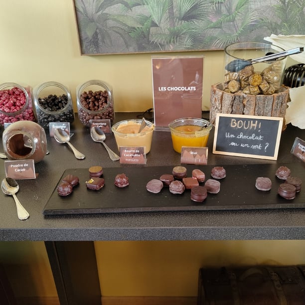 Café ou Chocolat chaud gourmand avec ou sans buffet sucré -les Secrets du Chocolat -