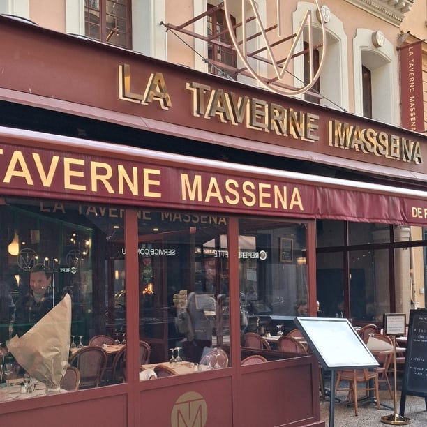 Pizza au feu de bois à la taverne Massena