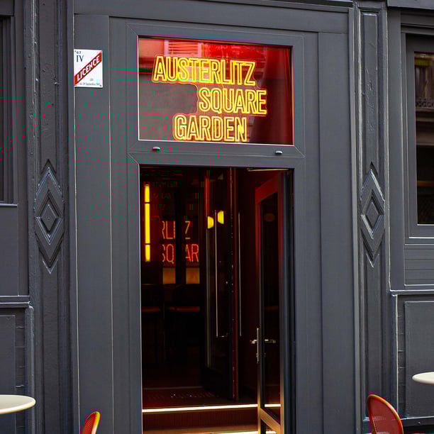 Happy hour Austerlitz Square Garden