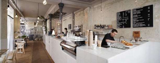 Pause au café coutume