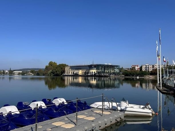 Croisière en bâteau électrique sur le lac d'Enghien-Les-Bains (95)