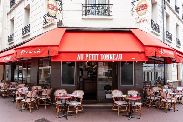 Apéro dinatoire & dansant au PETIT TONNEAU avec Roland 🌟